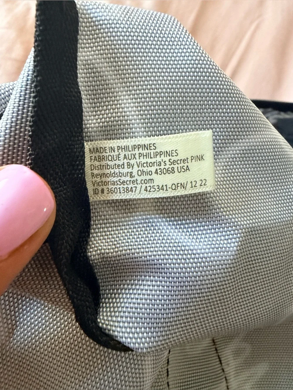 🆕 NWOT Victoria’s Secret Black Love PINK Zipper Tote Bag